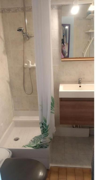Appartement T2 Avec Piscine, Proche De La Plage Et Du Port Gruissan Luaran gambar